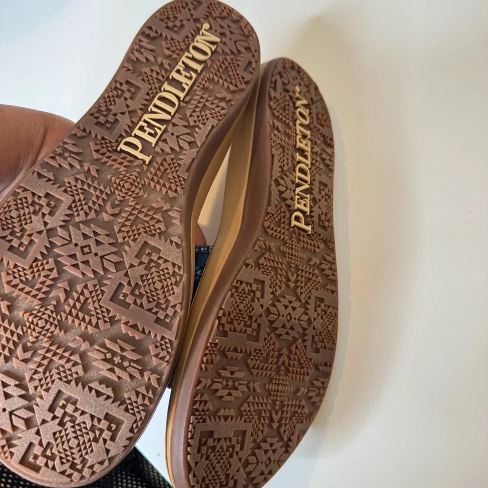 Pendleton WOMENS DESERT DAWN SLIDE size 9 NWOT